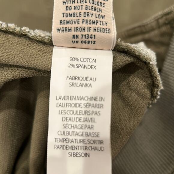 L.L. Bean Women's Classic Fit Cargo Pants Khaki Size 12P - Picture 7 of 10